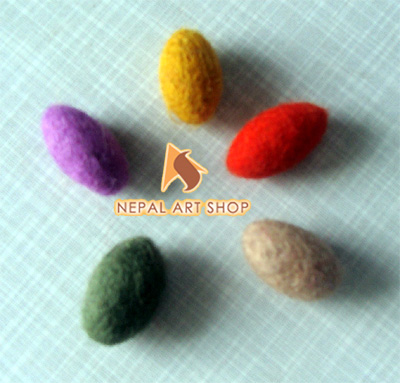 Felting wool balls and rugs projects, wool felt balls, felt wool rugs, wet felting, pom poms, nepal, wholesale, felt pom, diy felt, nepal, fair trade, felted wool, round rugs, pom pom