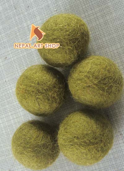 Felting wool balls and rugs projects, wool felt balls, felt wool rugs, wet felting, pom poms, nepal, wholesale, felt pom, diy felt, nepal, fair trade, felted wool, round rugs, pom pom