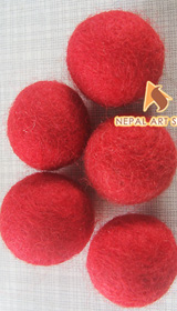 Wollfilzkugeln, Wollfilzteppiche, Nadelfilzen, Pom Poms, Nepal, Großhandel, Filzpom, DIY-Filz, Nepal, Fair Trade, gefilzte Wolle, runde Teppiche, Pom Pom